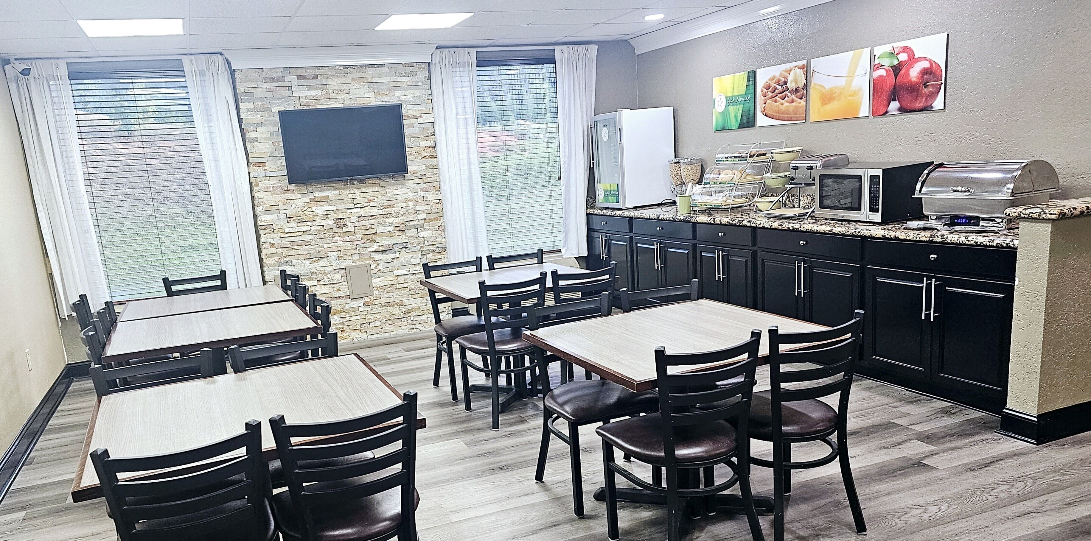 free buffet breakfast