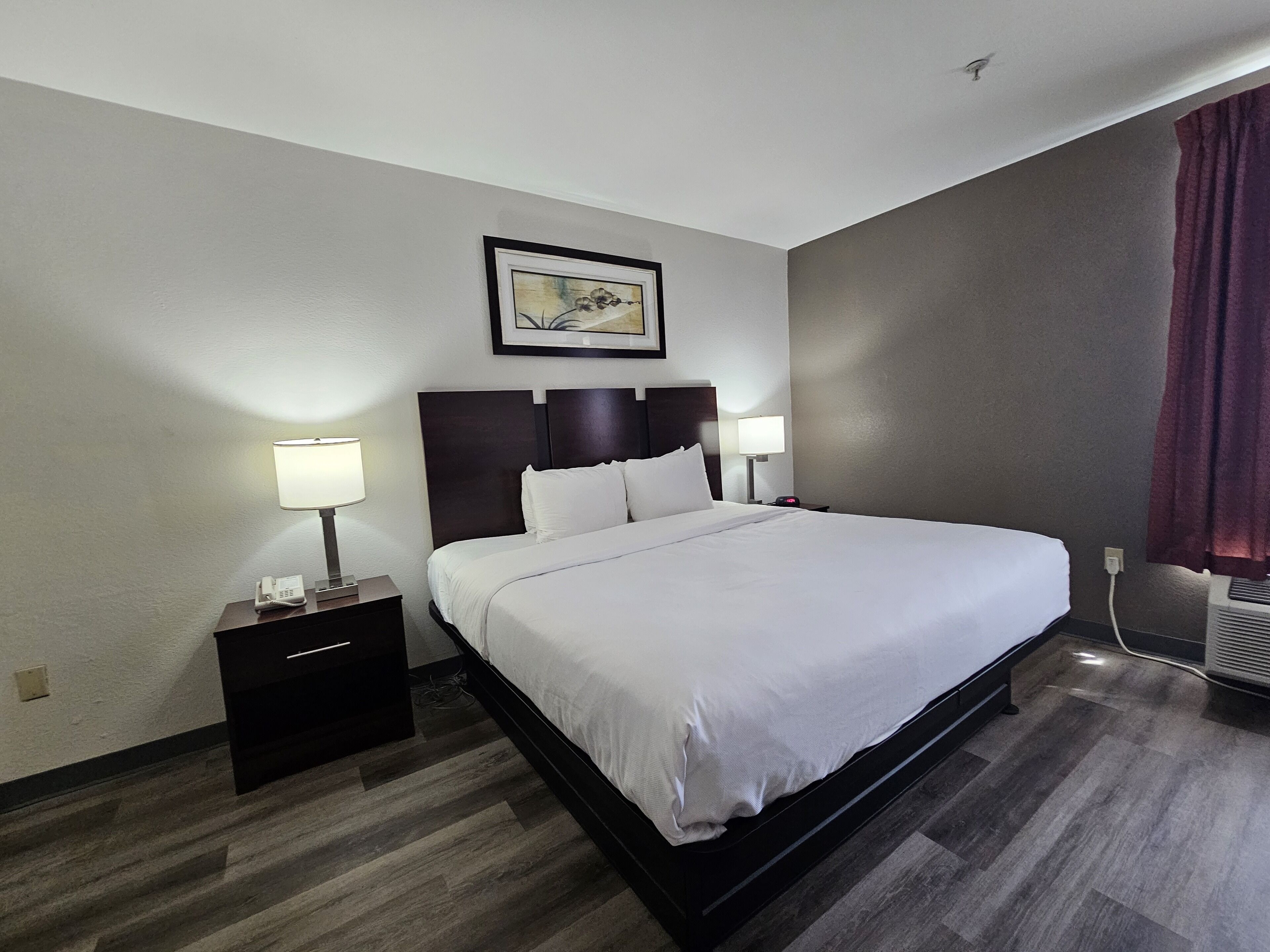 1 bedroom, premium bedding, pillow-top beds, desk