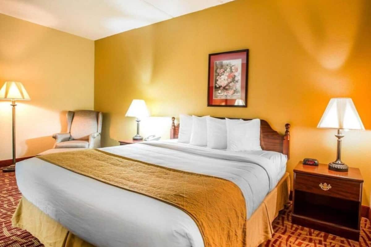 SÀngtillbehör av högsta kvalitet, bÀddmadrasser och skrivbord