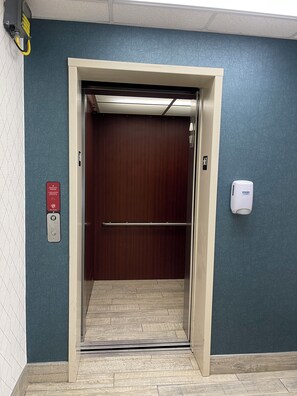 Elevator - Quality Inn & Suites Clemmons I-40 (Clemmons)
