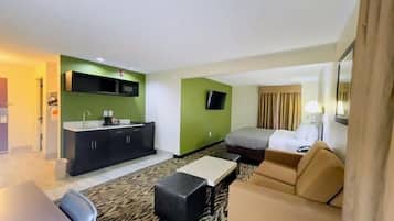 Premium bedding, desk, iron/ironing board, free WiFi