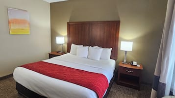 Chambre, 1 très grand lit, accessible aux personnes à mobilité réduite, non-fumeurs | Coffres-forts dans les chambres, bureau