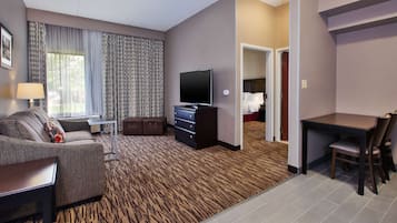Suite, Accessible, Non Smoking | Living area