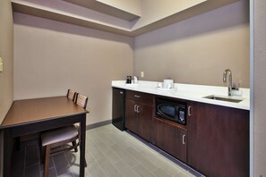 Suite, Accessible, Non Smoking | In-room safe, blackout curtains, iron/ironing board - Hampton Inn & Suites Cleveland-Airport/Middleburg Heights (Middleburg Heights)
