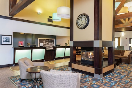 Lobby. Hampton Inn & Suites Cleveland-Airport/Middleburg Heights