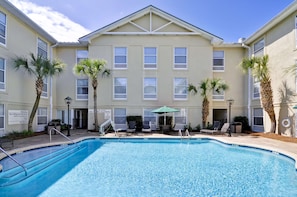 Seasonal outdoor pool, sun loungers