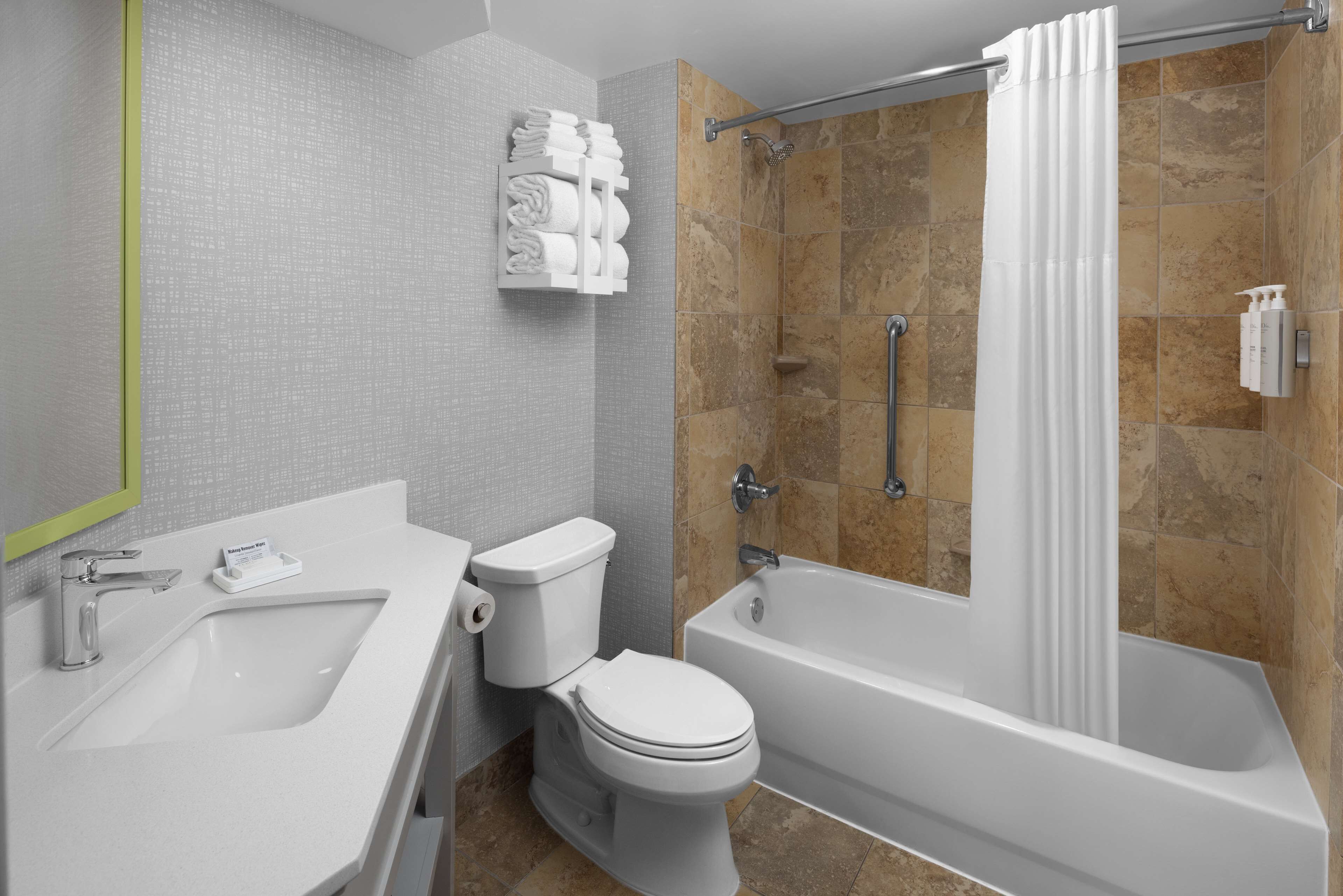 combined shower/bathtub, free toiletries, hair dryer, towels