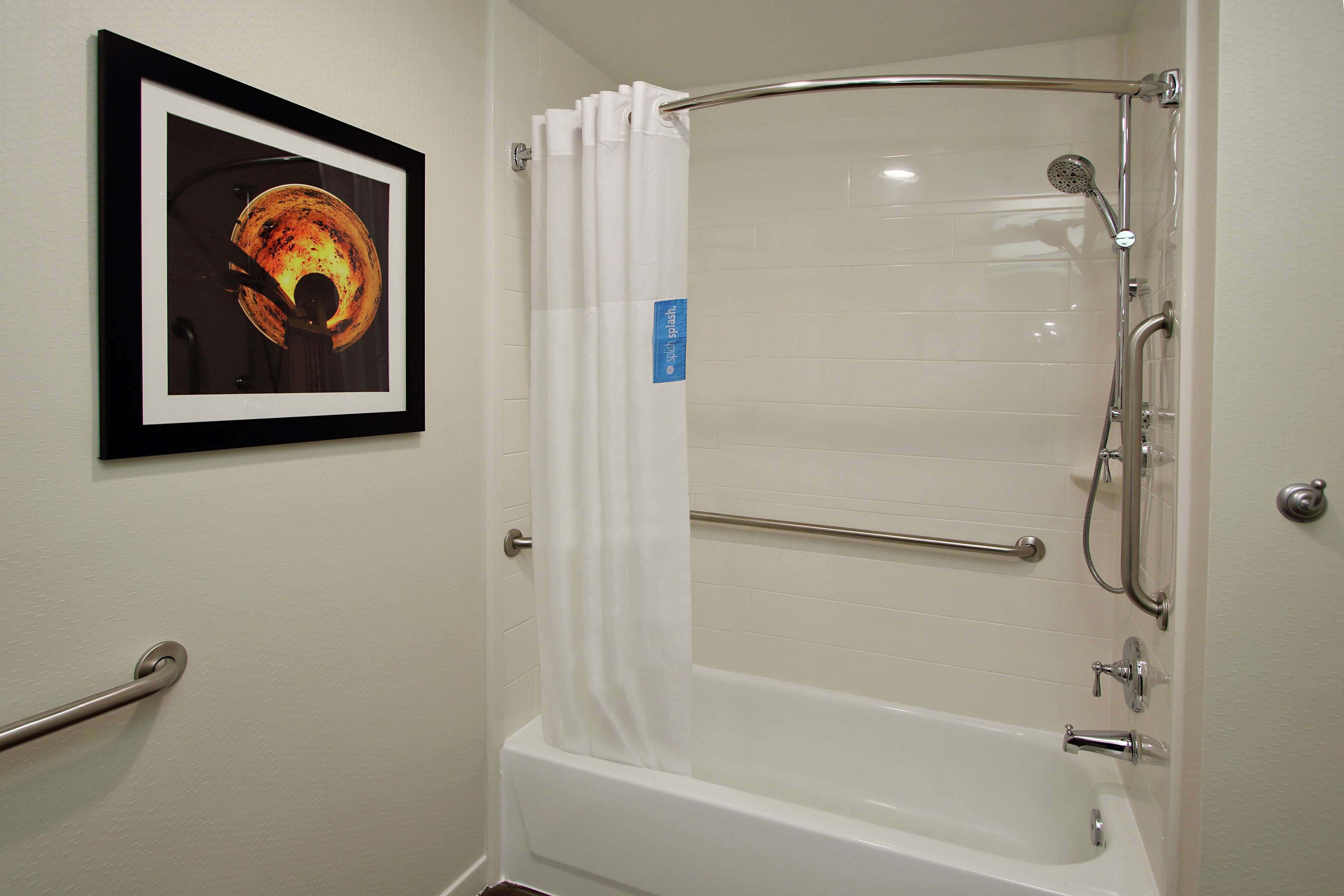 suite, 1 king bed, accessible, non smoking | bathroom | free toiletries, hair dryer, towels