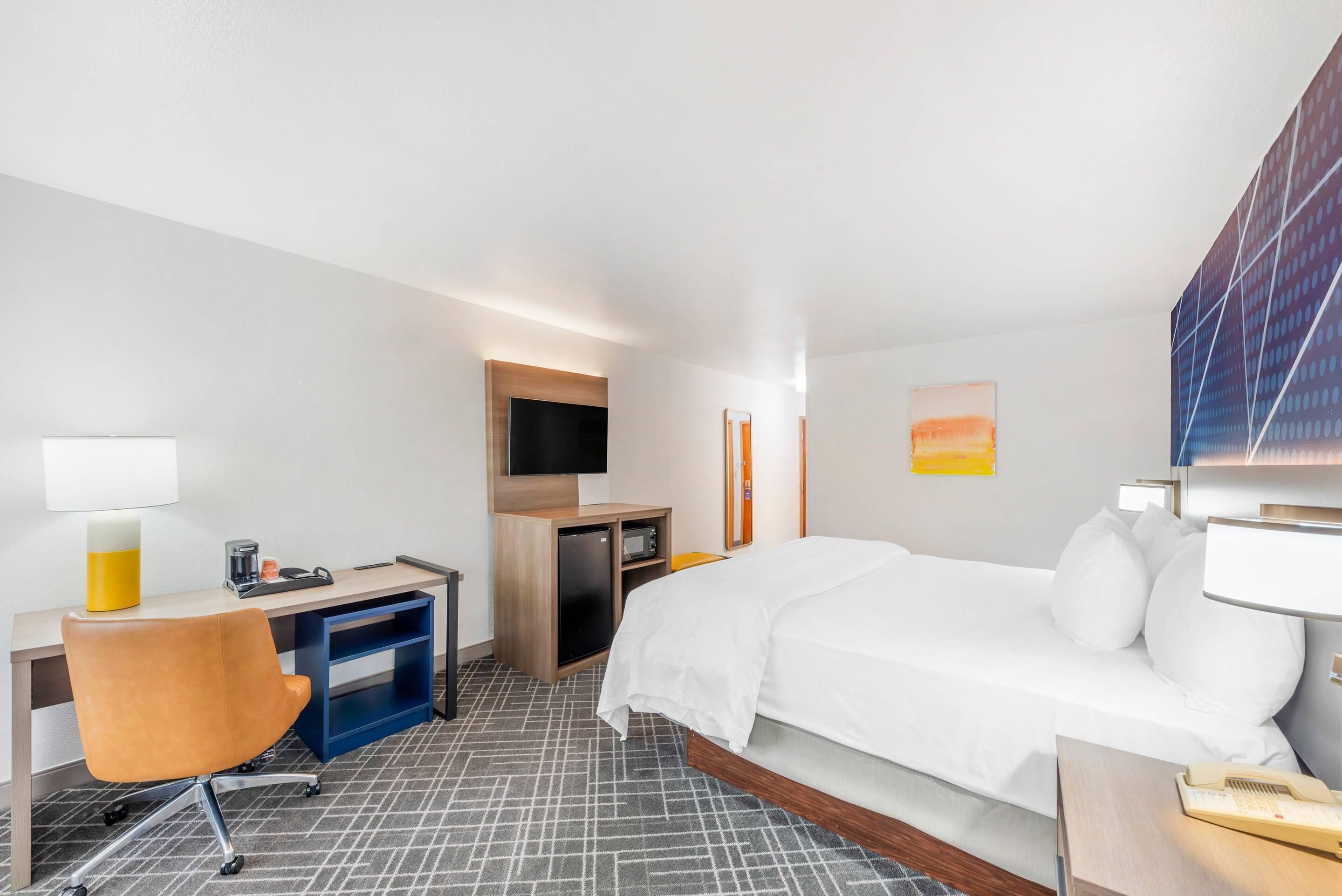 standard room, 1 king bed, non smoking | desk, laptop workspace, iron/ironing board, free cots/infant beds