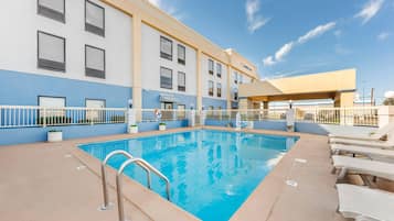 Seasonal outdoor pool, open 7:00 AM to 10 PM, pool loungers