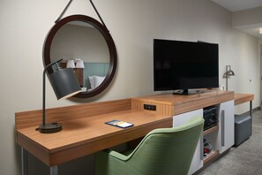 Standard Single Room | Desk, laptop workspace, iron/ironing board, free cribs/infant beds - Hampton Inn Louisville I-65 @ Brooks Rd. (Brooks)