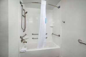 Room, 2 Queen Beds, Accessible, Non Smoking | Bathroom | Hair dryer, towels - Hampton Inn Louisville I-65 @ Brooks Rd. (Brooks)