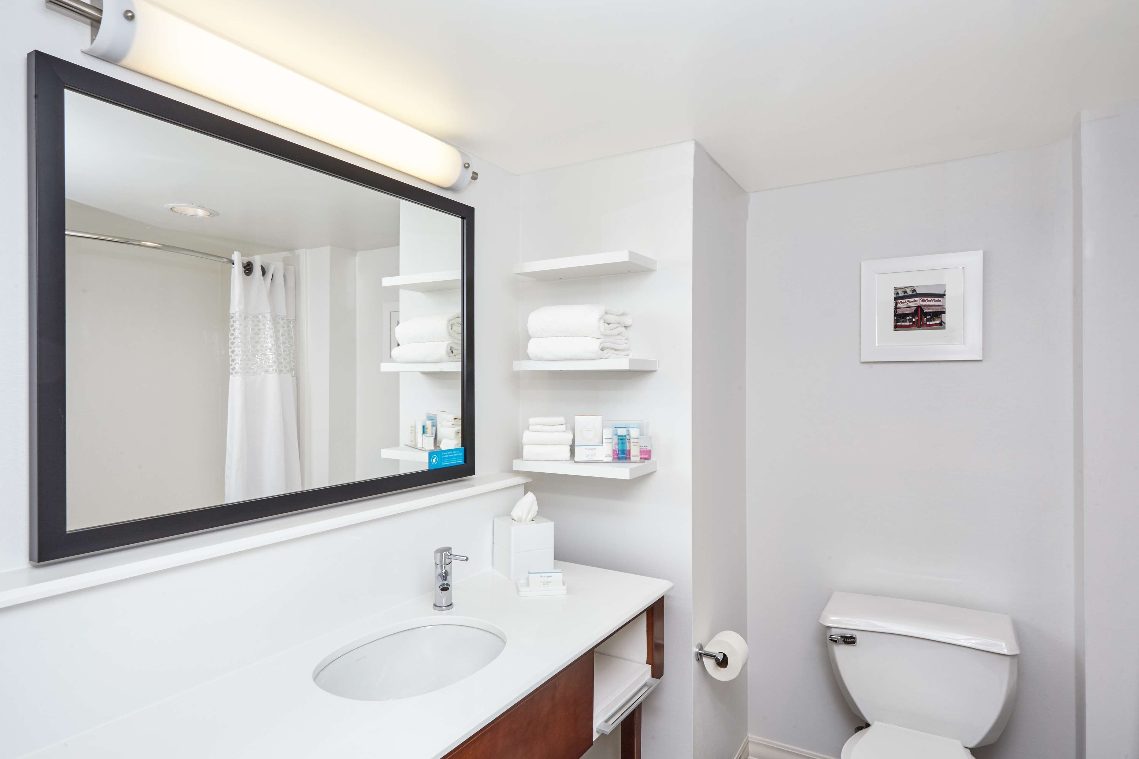 combined shower/bathtub, free toiletries, hair dryer, towels