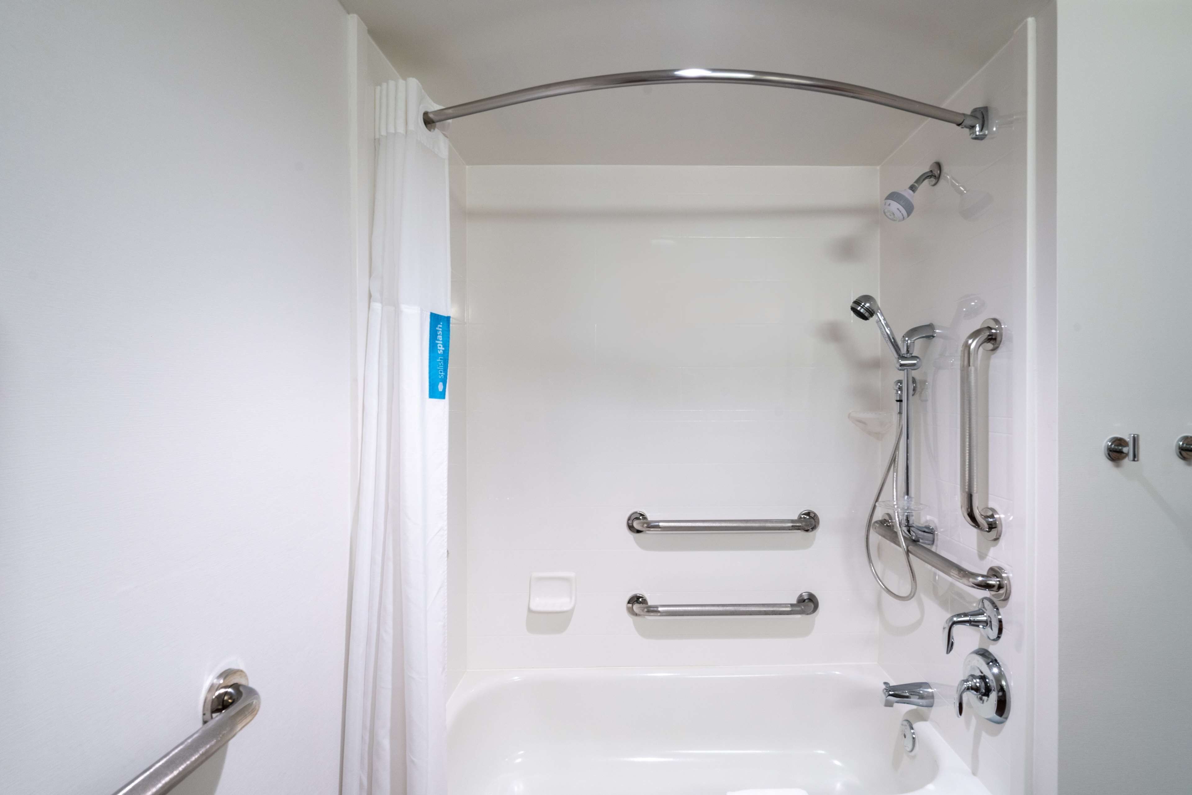 combined shower/bathtub, free toiletries, hair dryer, towels