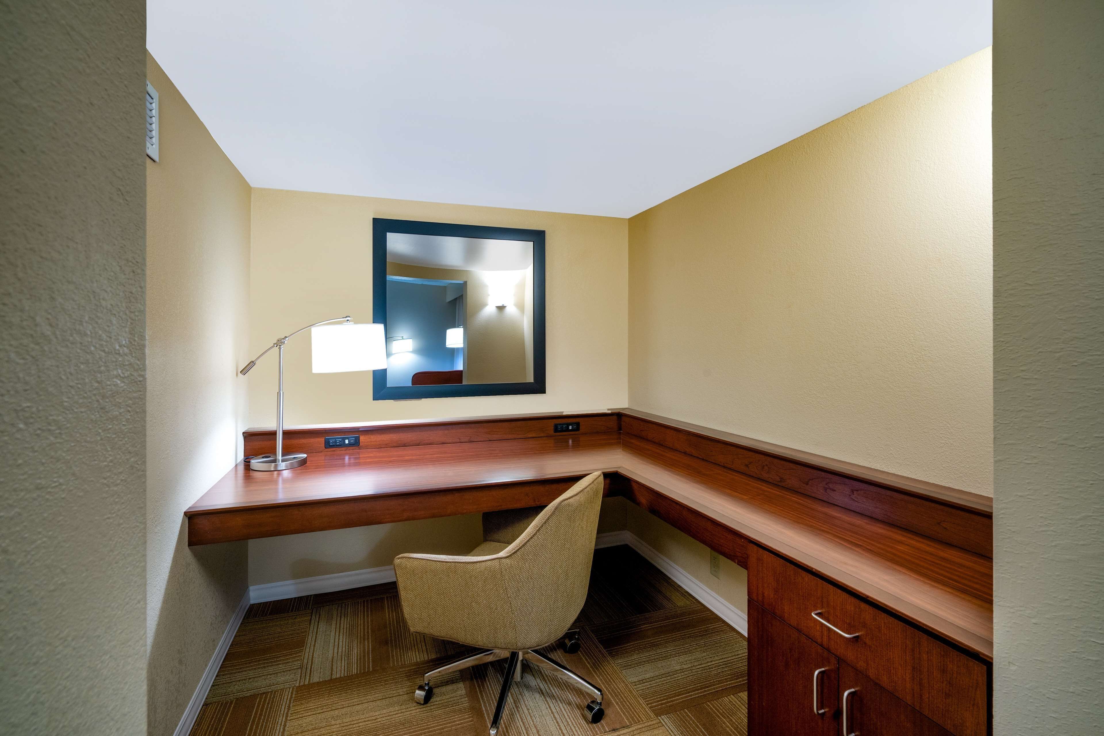 studio, accessible, non smoking (hearing accessible) | premium bedding, desk, blackout curtains, iron/ironing board