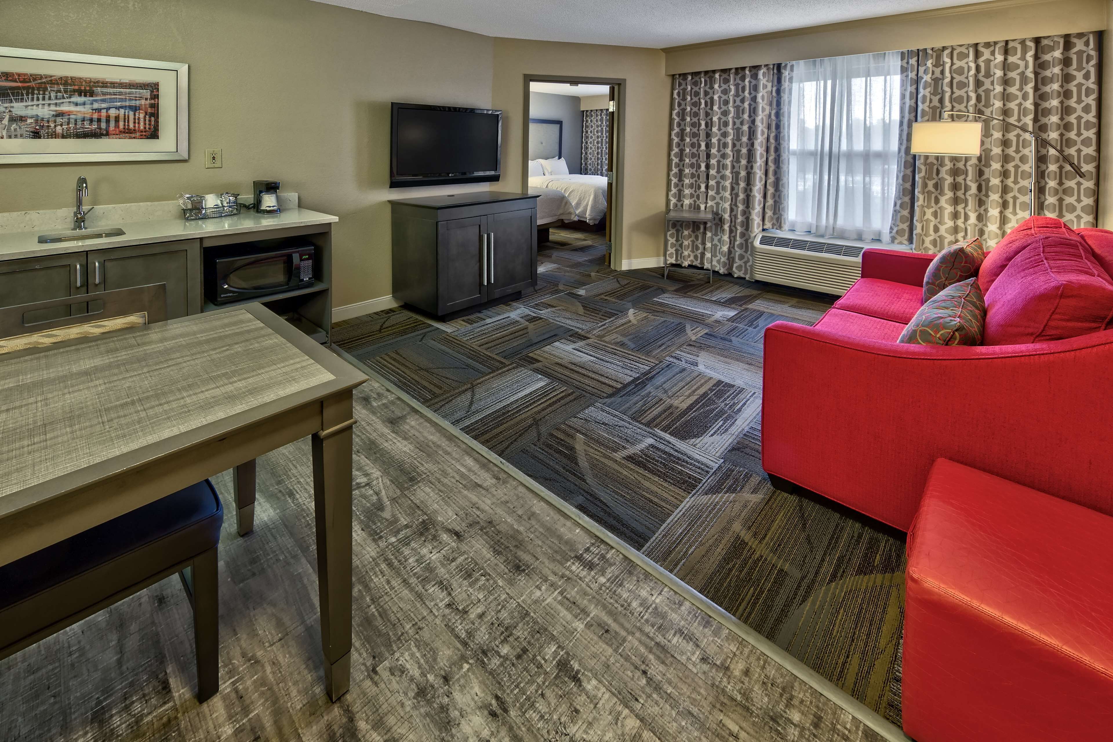 suite, 2 double beds, non smoking | minibar