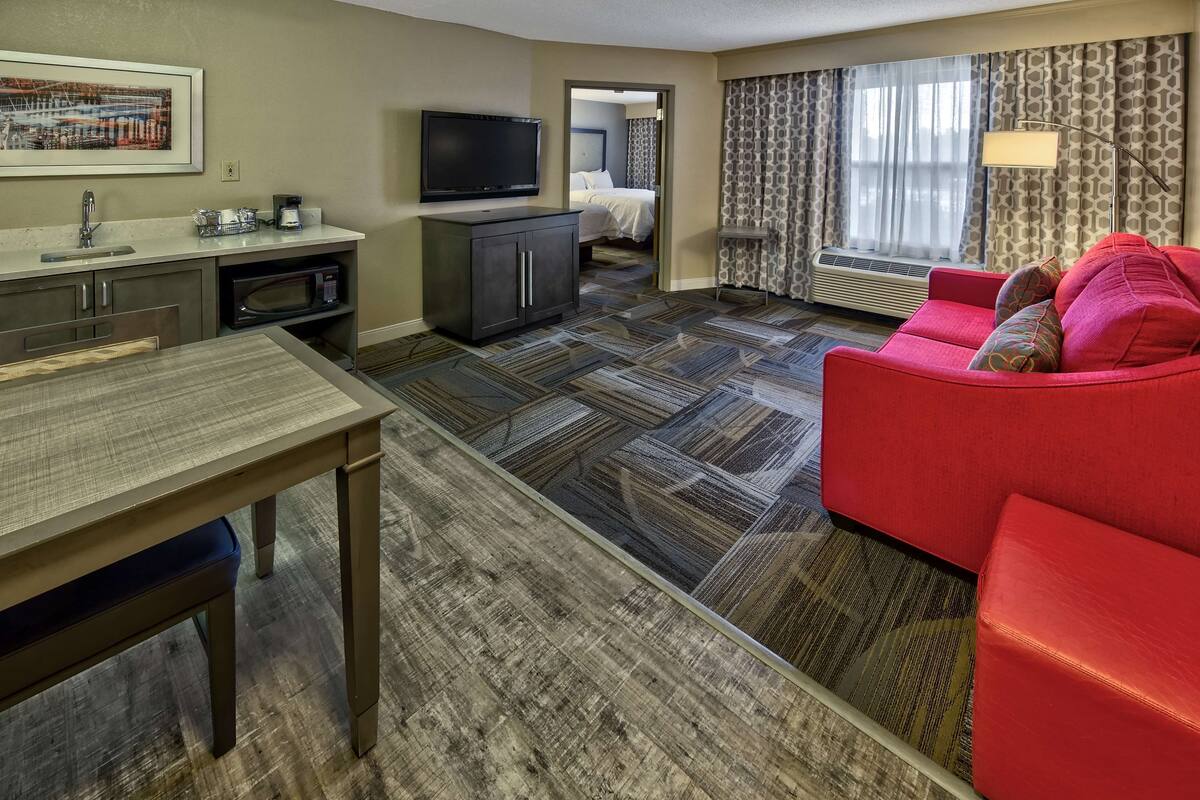 suite, 2 double beds, non smoking | minibar