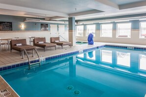 Indoor pool, sun loungers