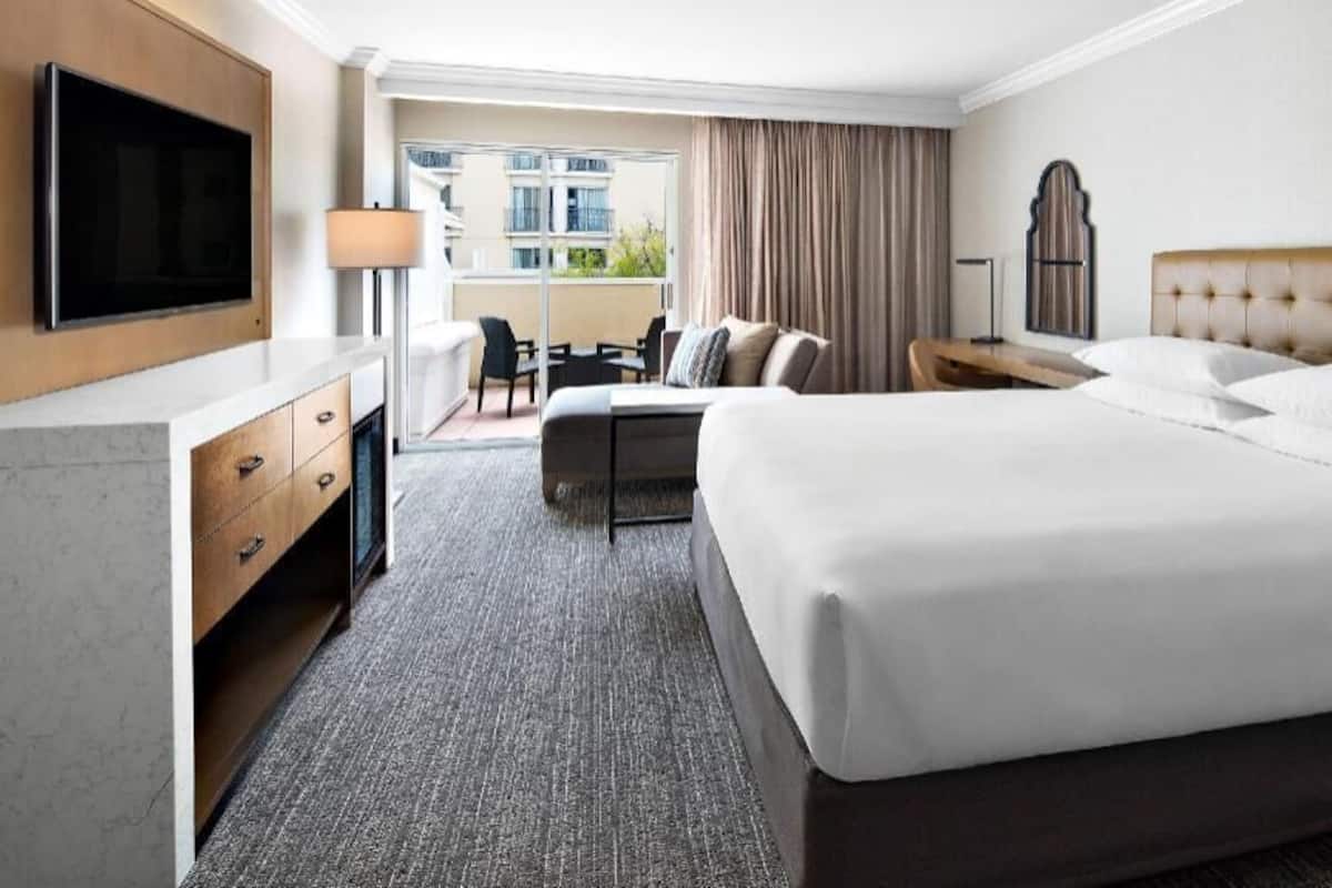 In-room safe, desk, laptop workspace, blackout drapes