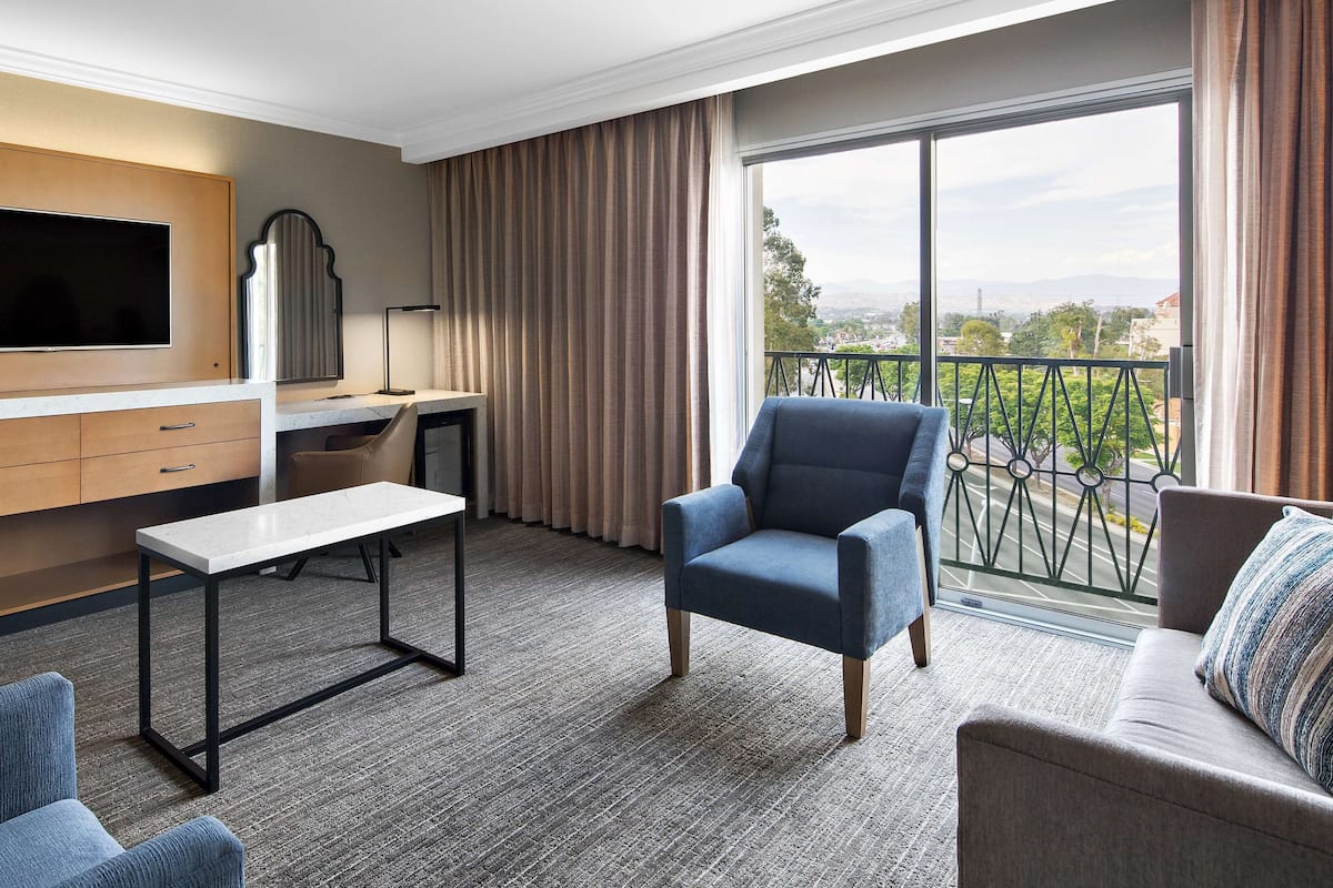 Junior Suite | In-room safe, desk, laptop workspace, blackout drapes