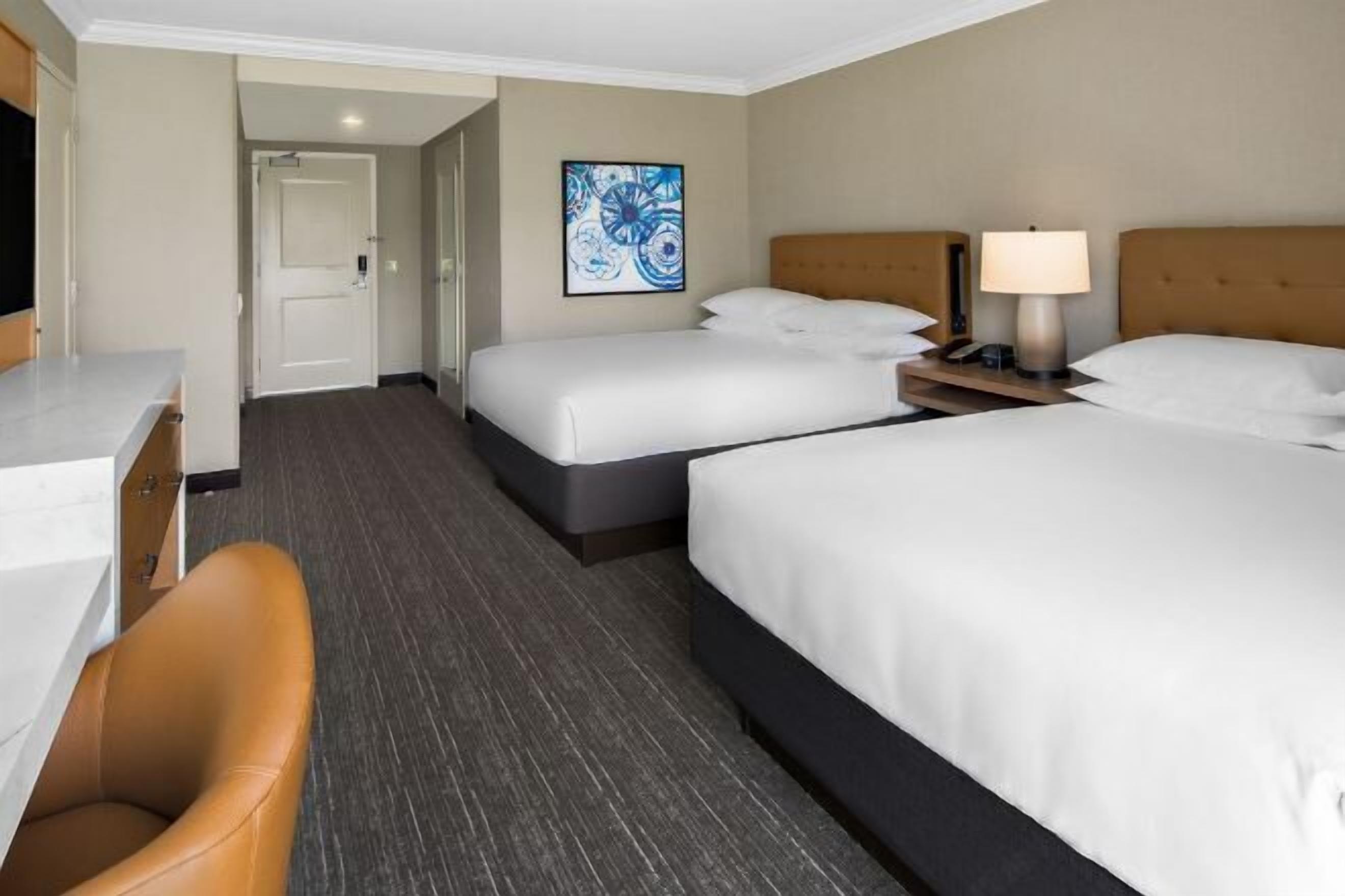 セーフティボックス (室内)、デスク、ノートパソコン用作業スペース  、遮光カーテン