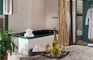 Balcony room | Individually decorated, individually furnished, iron/ironing board