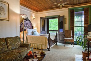 غرفة - سرير كبير | أغطية فراش متميزة وبديكورات فريدة لكل غرفة وطراز فريد لكل وحدة