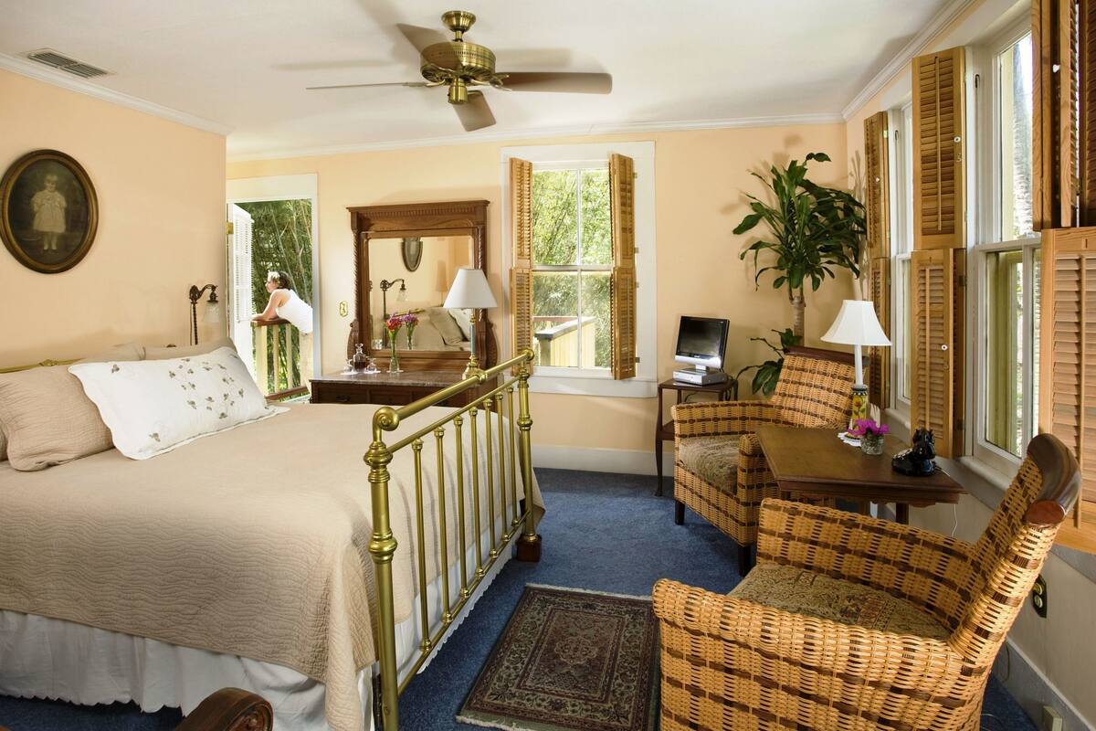 Miss Emily’s Room | Premium bedding, iron/ironing board, WiFi (free), individually decorated