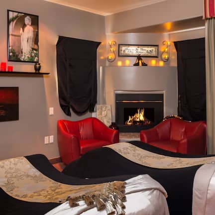 Couples treatment rooms, body treatments, hot stone massages