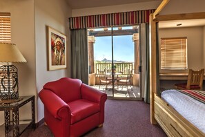 Luxury Suite | Hypo-allergenic bedding, desk, blackout drapes, iron/ironing board
