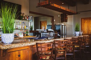 Se sirven cenas y cocina italiana (con vistas a la piscina) 