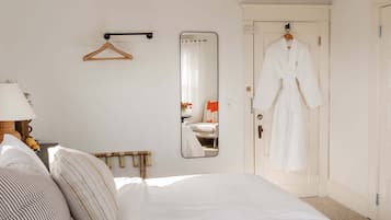 Habitación clásica, 1 cama King size | Ropa de cama de alta calidad, minibar y decoración personalizada