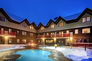 Terrace/patio - Killington Mountain Lodge, Tapestry Collection by Hilton (Killington)