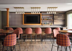 Bar (on property) - Killington Mountain Lodge, Tapestry Collection by Hilton (Killington)