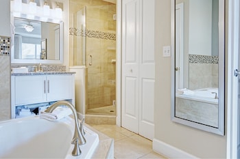 Condo, 2 Bedrooms (8 people) | Bathroom | Combined shower/tub, free toiletries, hair dryer, towels at Summer Bay Orlando by Exploria Resorts