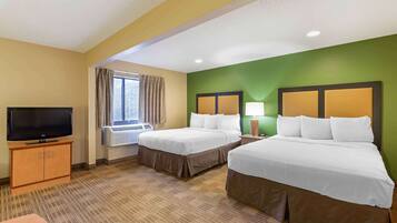 Deluxe Studio, Multiple Beds, Non Smoking | Desk, iron/ironing board, free WiFi, bed sheets