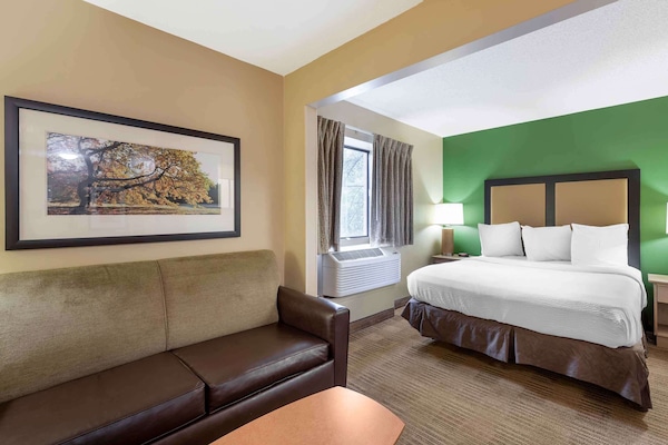 Deluxe Studio, 1 Queen Bed with Sofa bed, Non Smoking | Desk, iron/ironing board, WiFi (free), bed sheets