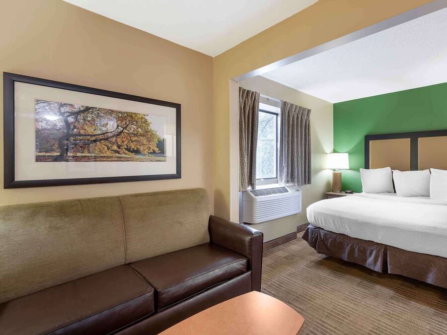 Monolocale Deluxe, 1 letto queen con divano letto, non fumatori | Una scrivania, ferro/asse da stiro, Wi-Fi gratuito