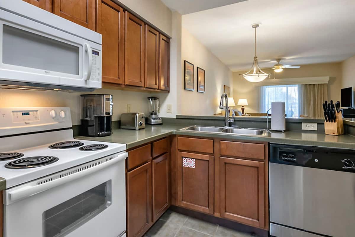 冰箱、微波炉、烤箱、炉灶