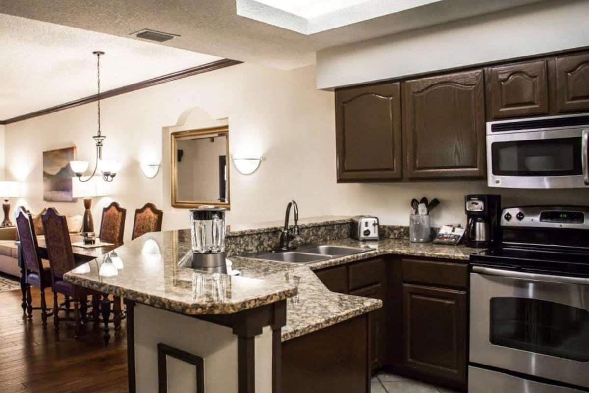 冰箱、微波炉、烤箱、炉灶