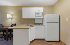Studio, 2 Double Beds, Non Smoking | Private kitchen | Fridge, microwave, stovetop, coffee/tea maker