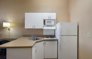 Studio, 1 King Bed, Non Smoking | Desk, laptop workspace, blackout drapes, iron/ironing board