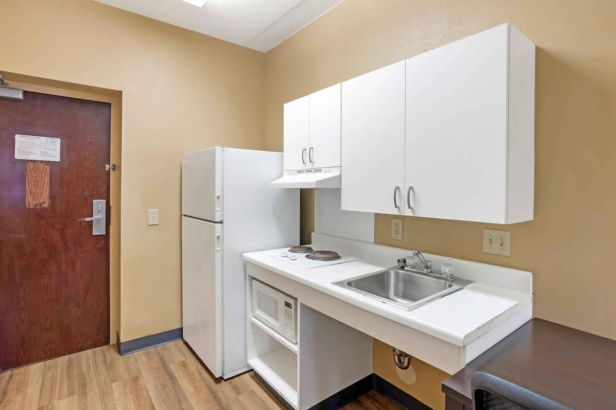 studio, 1 queen bed, accessible, non smoking | private kitchen | full-sized fridge, microwave, stovetop, coffee/tea maker