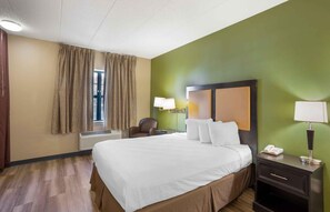 Studio, 1 giường cỡ queen, phù hợp cho người khuyết tật, không hút thuốc | Bàn, khu vực làm việc phù hợp cho laptop, màn/rèm cản sáng 