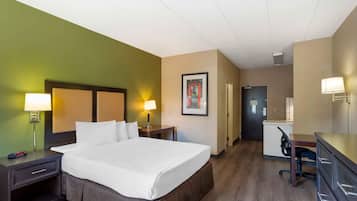 Estudio, 1 cama Queen size, para no fumadores | Escritorio, espacio para trabajar con laptop y cortinas blackout