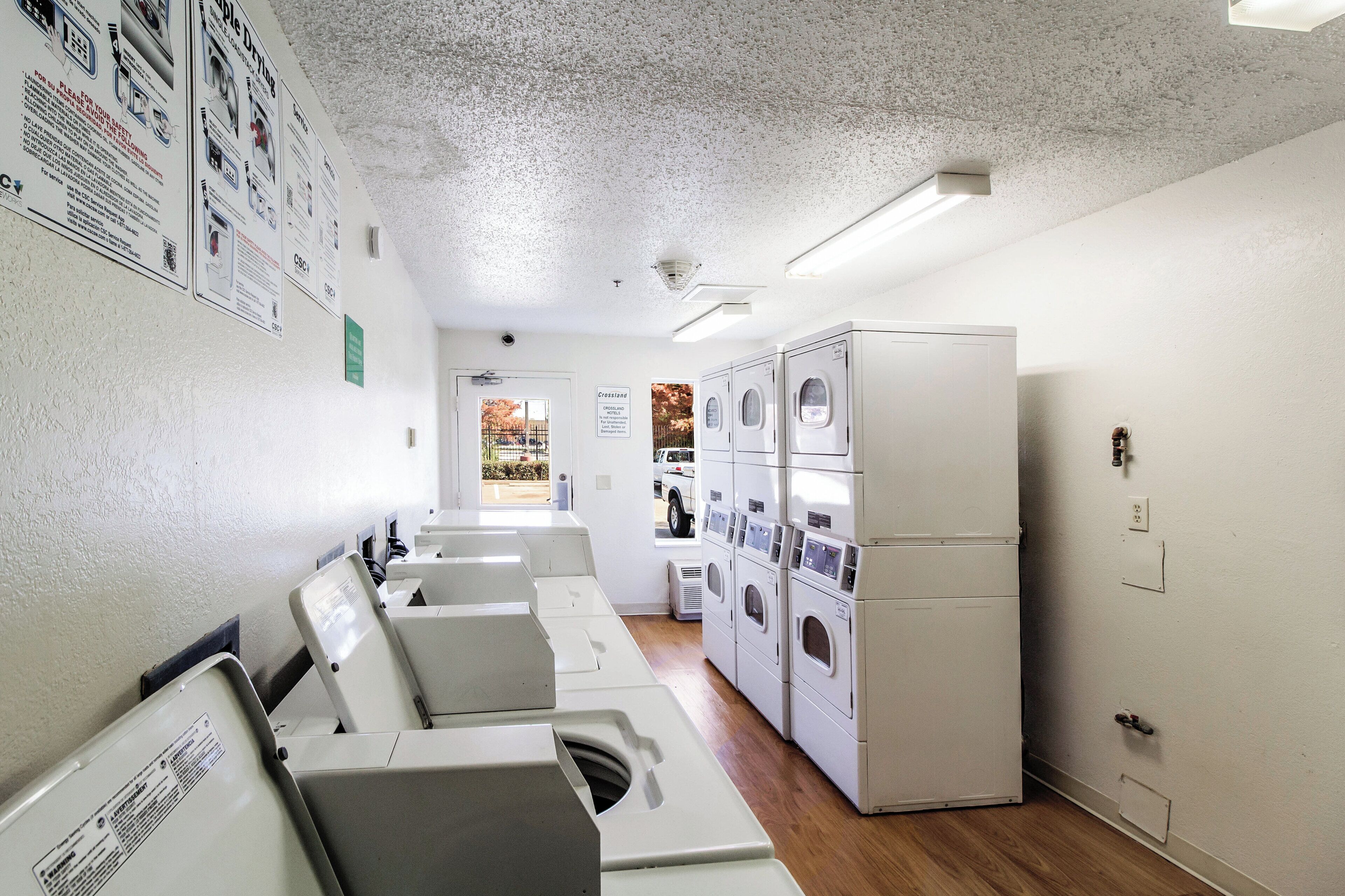 Photo - HomeTowne Studios by Red Roof Houston - West Oaks/ Energy Corridor