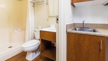 Shower, free toiletries, towels