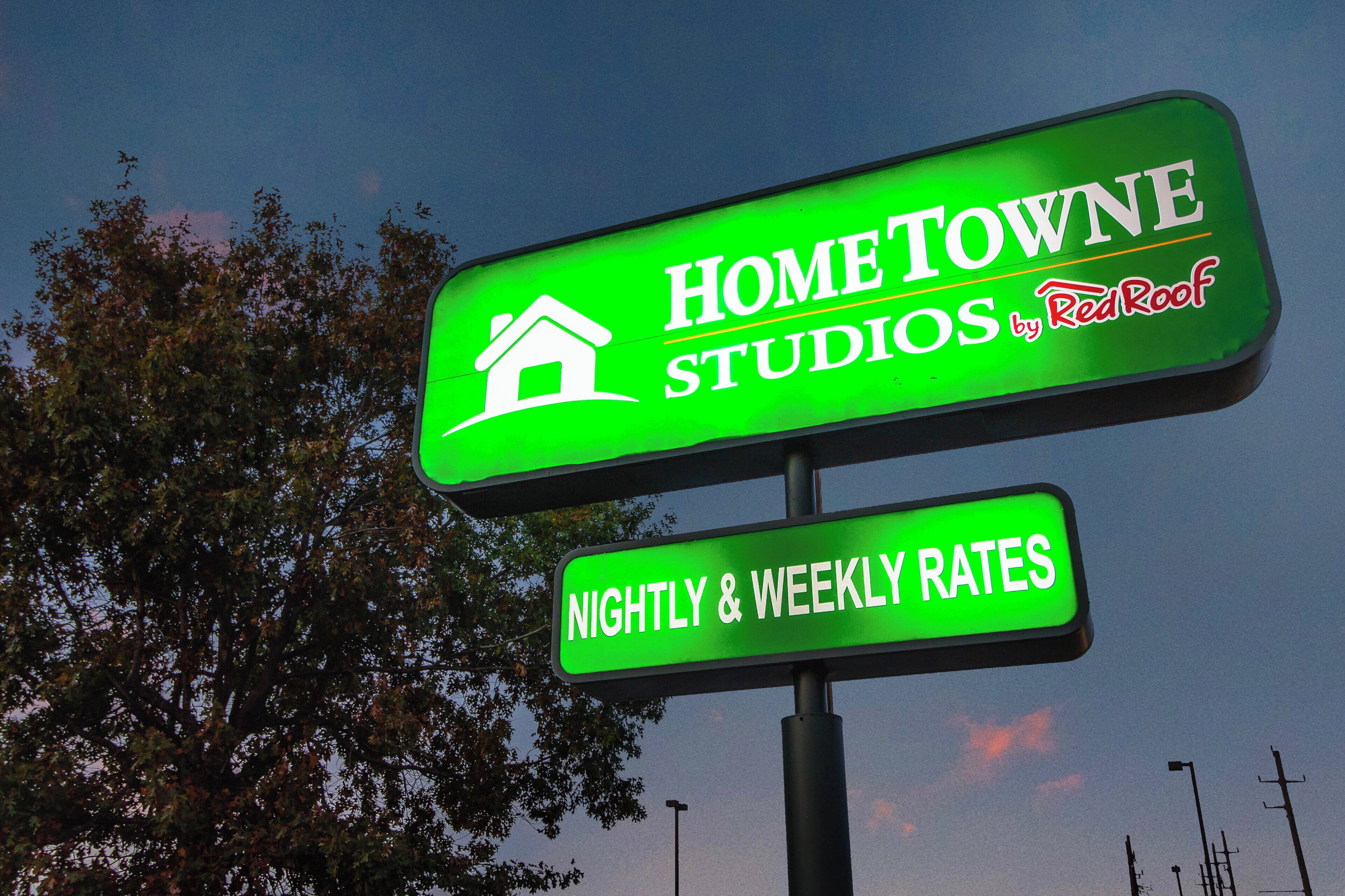 Photo - HomeTowne Studios by Red Roof Houston - West Oaks/ Energy Corridor