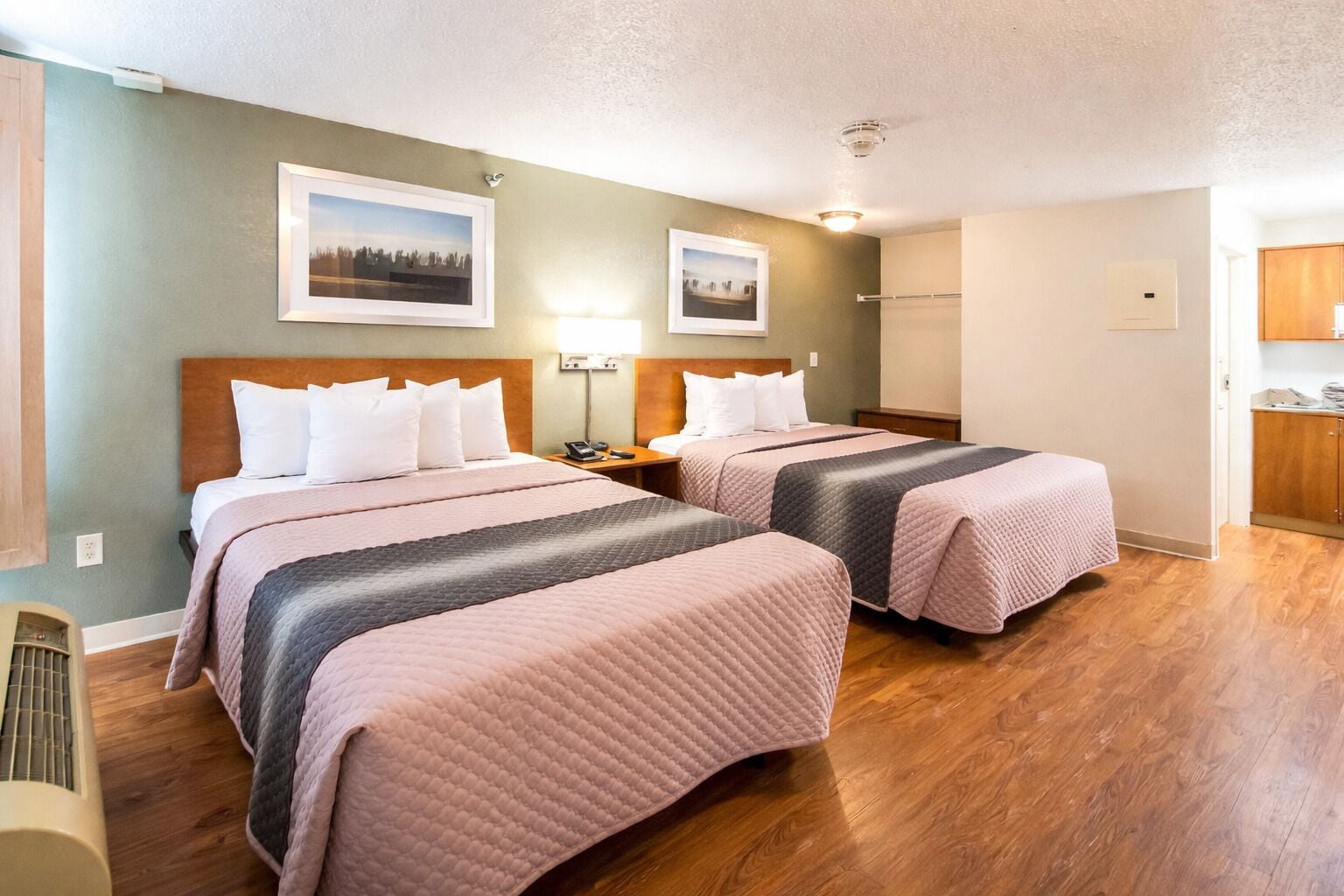 Standard-Studio, 2 Queen-Betten, Nichtraucher | Kostenloses WLAN, Bettwäsche