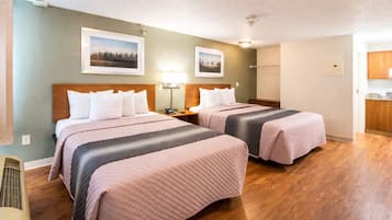 Estudi estàndard, 2 llits de matrimoni, no fumadors | Wifi gratuïta i roba de llit